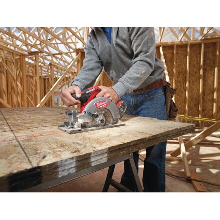 AKU okružná píla Milwaukee M18  FUEL™ CCS55- 902X
