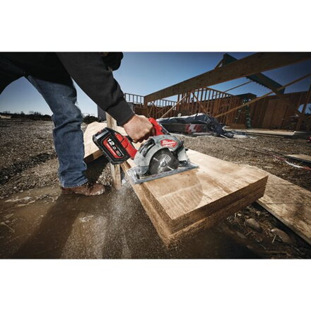 AKU okružná píla Milwaukee M18  FUEL™ FCS66- 0C