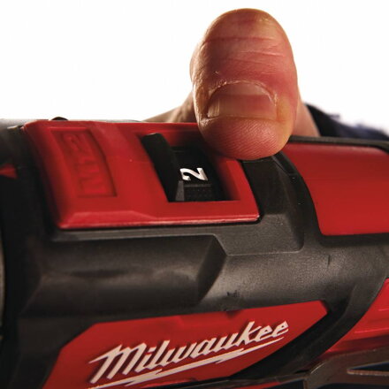 AKU skrutkovač Milwaukee M12 BPD-0 s príklepom
