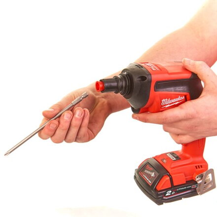 AKU skrutkovač Milwaukee M18 FUEL™ FSG-0X na sadrokartón