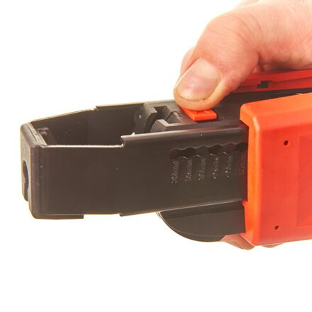 AKU skrutkovač Milwaukee M18 FUEL™ FSG-0X na sadrokartón